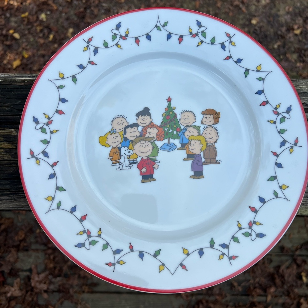 PEANUTS Charlie Brown Christmas Snoopy Dinner Plate The Whole Gang Ceramic NWT - Picture 2 of 7